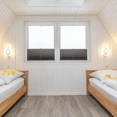 Haus-freesenrast Nyaraló *